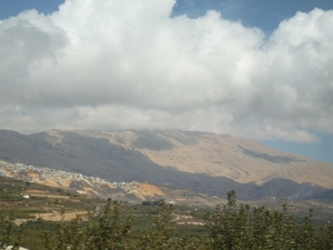 5c Golan hoogte _zicht op nederzetting en berg Hermon _P1070389