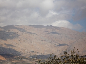 5c Golan hoogte _zicht op nederzetting en berg Hermon _P1070393