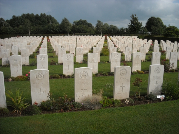 NORMANDIE2009205 Brits kerkhof met 4846 graven in Bayeux