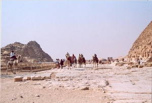 1b Gizeh _plateau van Giseh bij Cheops-piramide
