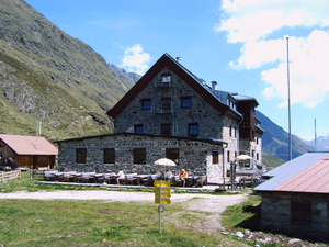 Franz-Senn hutte 2147 m