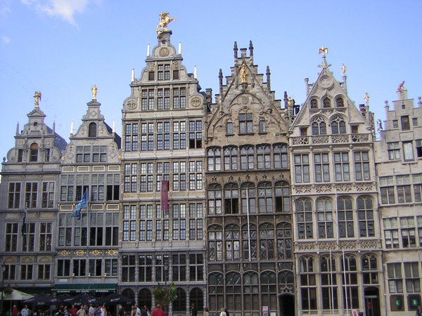 Antwerpen  de Grote markt, Gildehuizen
