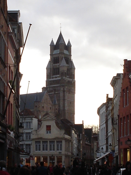 Brugge De Sint-Salvatorskathedraal vanuit de Steenstraat.