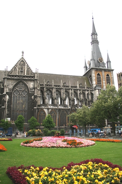 Luik _Sint-Pauluskathedraal vanuit het noorden