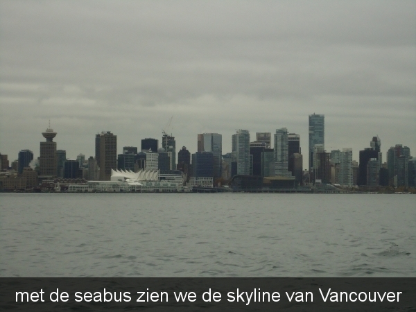 met de seabus zien we de skyline van Vancouver