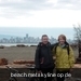 vader en zoon aan de beach met vancouver op de achtergrond