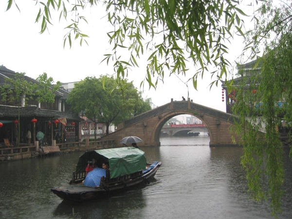 1b Zhouzhuang _waterdorp met kanaal en brug