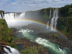 2 Iguacu_watervallen_ regenboog