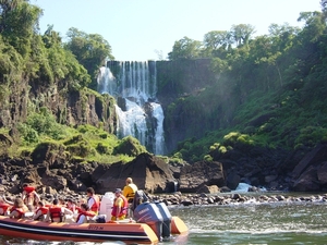 2 Iguacu_watervallen_boottocht tot onder de watervallen 2