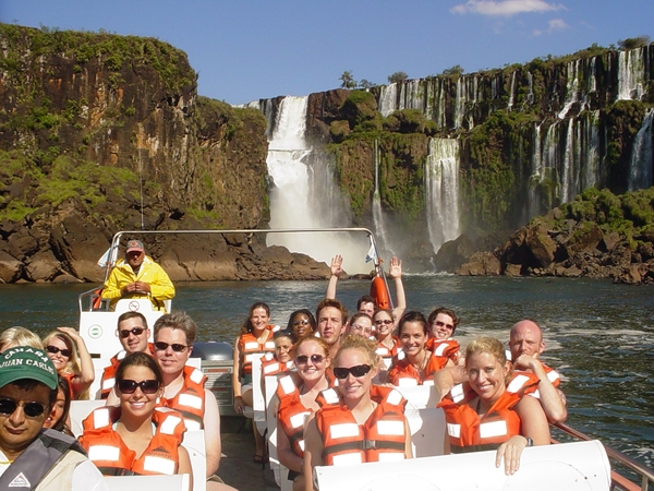 2 Iguacu_watervallen_boottocht tot onder de watervallen