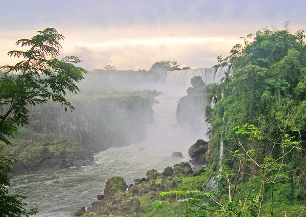 2 Iguacu_watervallen_overzicht 4