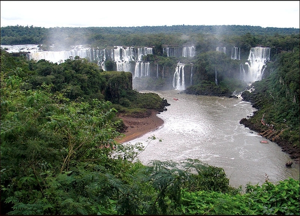 2 Iguacu_watervallen_overzicht 5