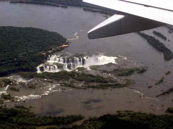 2 Iguacu_watervallen_vliegtuigzicht