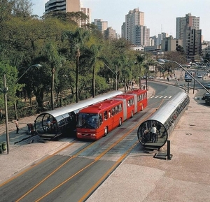 3 Curitiba_stadszicht met tram
