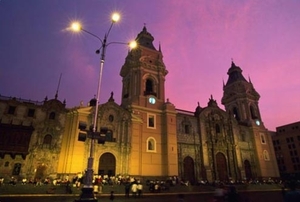 1LI IN Lima Plaza des  Armas by night