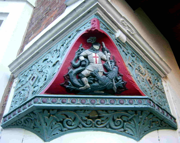 Sint Joris beeld in Knutsford