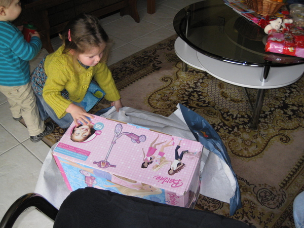 05) Jana ontdekt een Barbie step voor haar