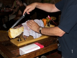 Ham eten in een typische Tapas Bar