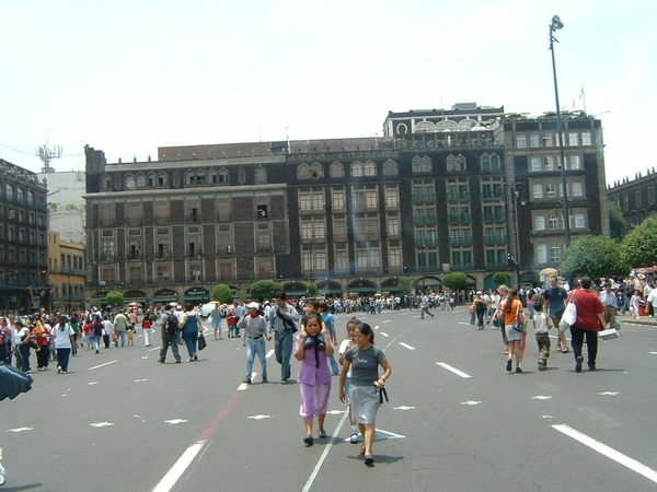 9a Mexico City_zocalo_Het plein is in de 16e eeuw aangelegd door 