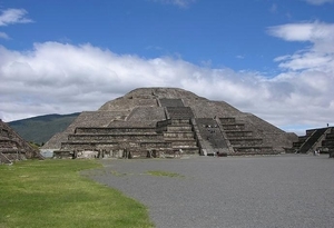 9b Teotihuacan_piramide van de maan