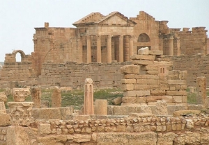 3a Sbeitla_Romeinse site Sufetula _het forum _zijkant