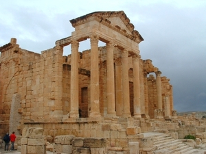 3a Sbeitla_Romeinse site Sufetula _Het forum, met van links naar 