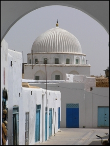5a Kairouan_medina_huisjes in het wit in de heilige stad