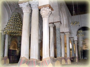 5a Kairouan_Sidi Sahbi_ moskee van de barbier_zuilen