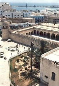 5b Sousse_grote moskee_ bij de ingang van de medina_dateert uit d