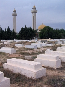 5d Monastir_mausoleum_begraafplaats aan de rand van het mausoleum