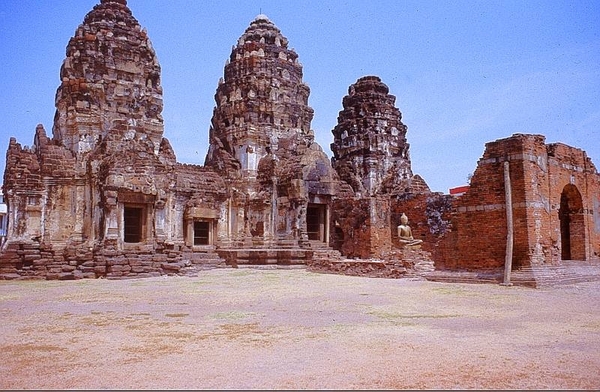2b_Ayutthaya_Lopburi_Khmer tempel resten