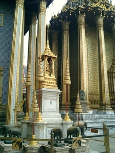 2_Bangkok_grand_palace_Koninklijk memorial met bijbehorende _witt