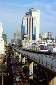 2_Bangkok_verkeer_bovenbaan_skytrain