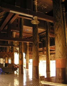 4_Lampang_Wat Phra That Lampang Luang_binnenste van tempel met ko