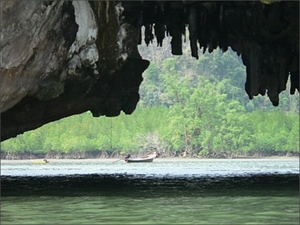 8b_Phuket_omg_Phang Nga_Nationaal park_doorvaarbare Than Lod Cave