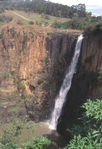 1b Het Drakensgebergte_Tugela falls waar het water 850 m naar ben