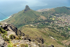8 Kaapstad _tafelberg zicht op lions head en signal hill