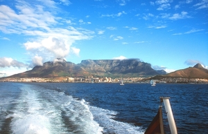 8 Kaapstad _zicht op de stad en tafelberg vanaf de tafelbay