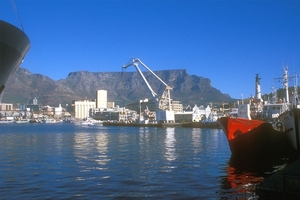 8 Kaapstad_waterfront_haven met boten en kranen 4