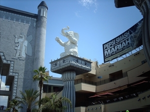 1a  Los Angeles_Hollywood_Standbeeld van olifant naast de Babylon