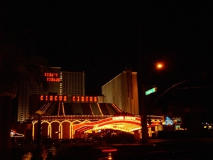 2 Las Vegas_de strip _Hotel casino Circus Circus_at night_IMAG109