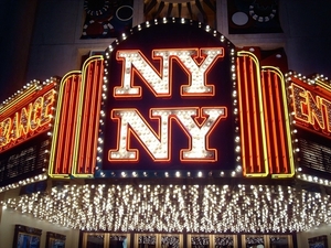 2 Las Vegas_de strip _Hotel casino New York_New York_at night 5