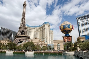 2 Las Vegas_de strip _Hotel casino Paris_met Eiffeltoren en Champ