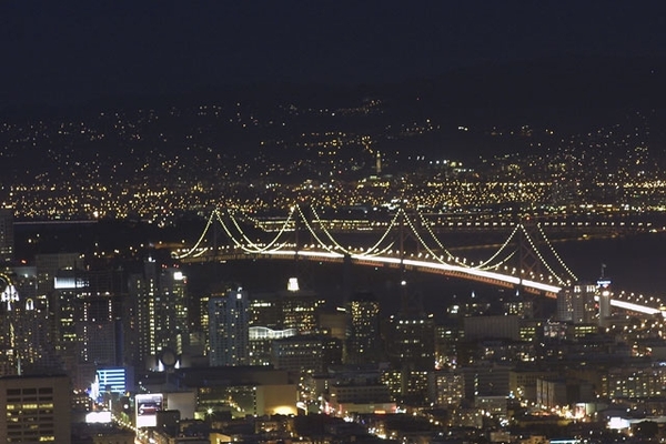 6a San Francisco_Bay Bridge at night vanaf Twin Peaks