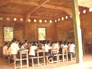 4SR BK SIMG1296 schooltje op site tempel Bakong