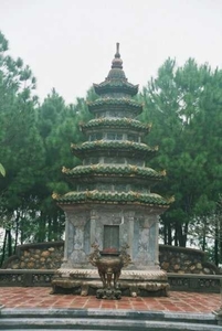 4HU I Hué kleine tempel bij Thien Mu pagode