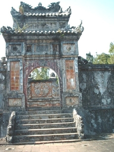 4HU SIMG1508 voorzicht tombe keizerin Tduc site Hué