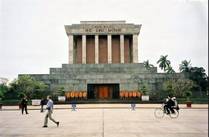 5HA I Hanoi HCM mausoleum2
