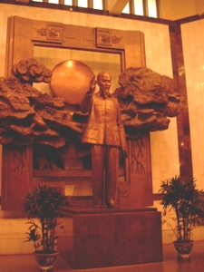 5HA SIMG1526 HCM standbeeld Hanoi