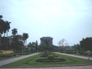 5HA SIMG1534 zicht op HCM-mausoleum vanuit park Hanoi
